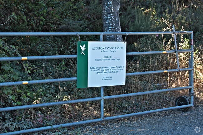 Foto del edificio - 3755 Shoreline Hwy