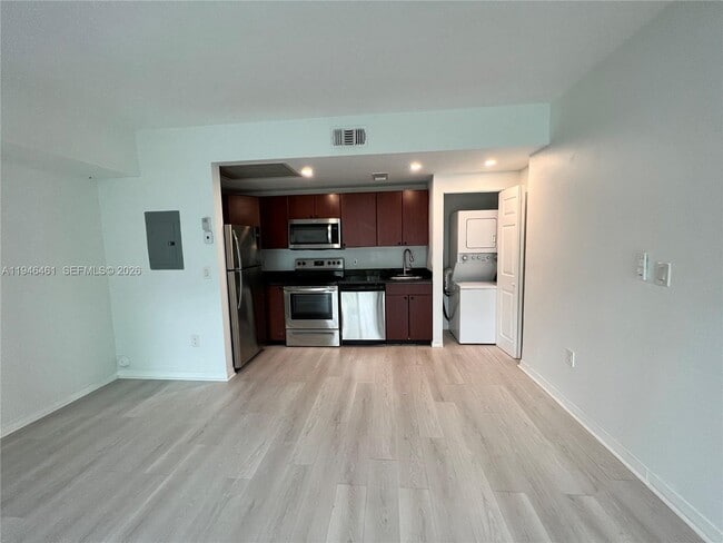 Building Photo - 946 Bay Dr