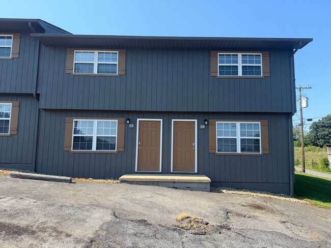 Building Photo - 2 Bedroom 1.5 Bath Apartment located in Jo...