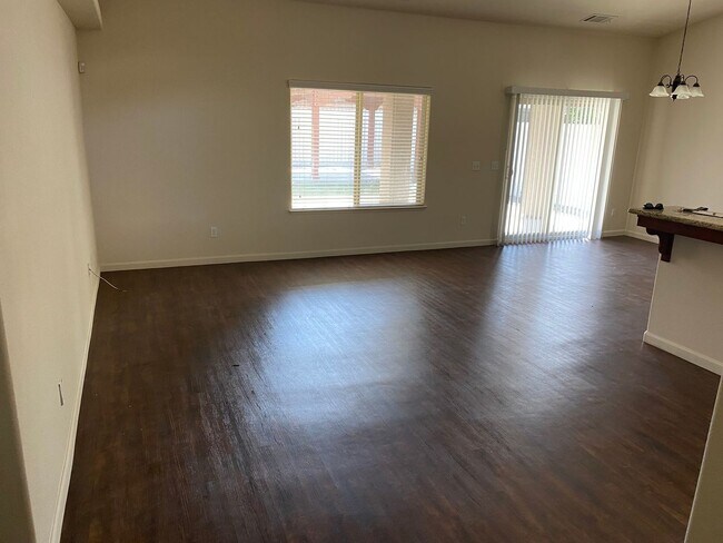 Foto del edificio - Lovely Home for rent in Visalia,Ca