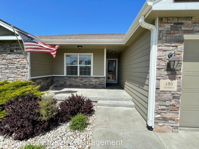 Foto del edificio - 4 br, 3 bath House - 400 Firethorn Ct.