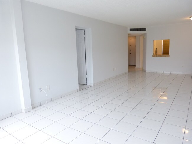 Foto del edificio - 1302 NE 191st St