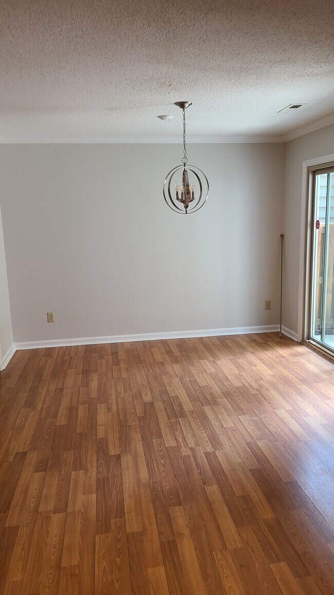 Diningroom - 208 Twin Oaks Plz