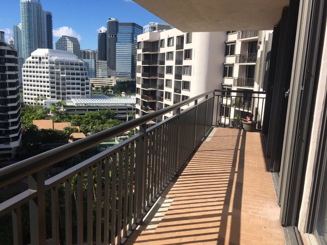 Building Photo - 540 Brickell Key Dr