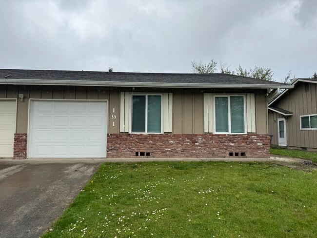 Building Photo - 191 47th Ave SE