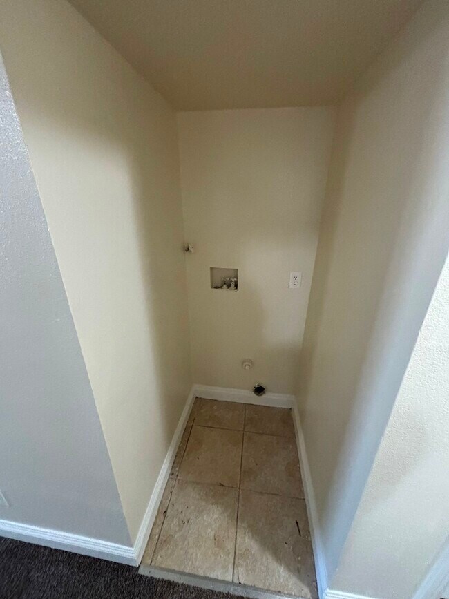 Foto del edificio - 834 1/2 E 77th St