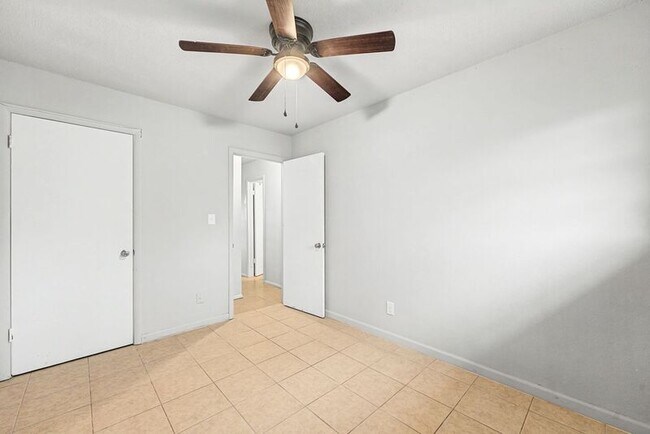 Foto del edificio - 911 S 10th St