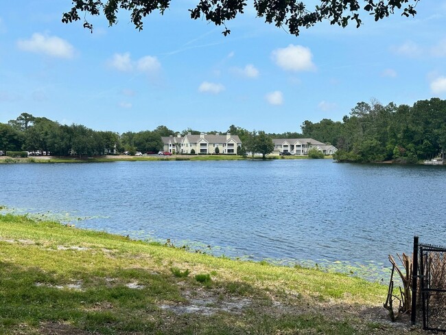 Building Photo - Gated Community, Minutes to the beach, sho...