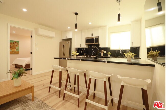 Foto del edificio - 9024 Phyllis Ave