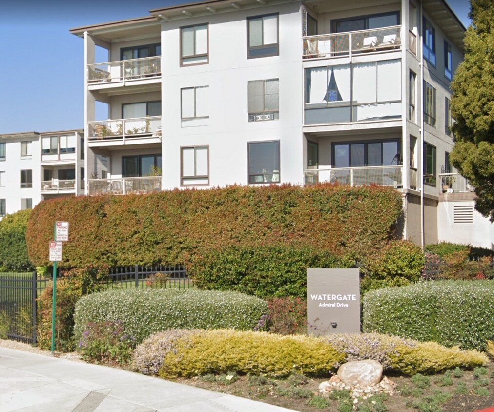 Foto principal - Spacious Updated Two Bedroom Condo in Wate...
