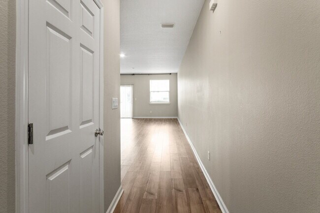 Building Photo - 3 Bedroom / 2.5 Bathroom Townhouse in the Meadows at Oakleaf