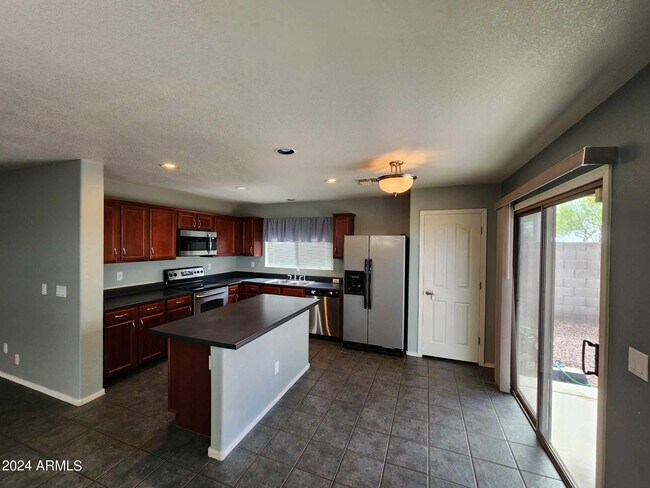 Building Photo - 40443 W Helen Ct