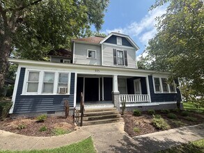 Building Photo - 405 W Davis St