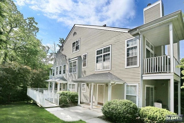 Foto principal - 1127 Hyde Park Ct