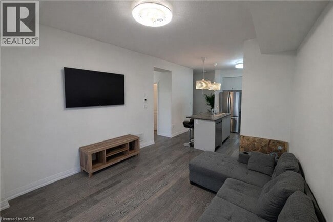 Building Photo - 17 Granville Cres