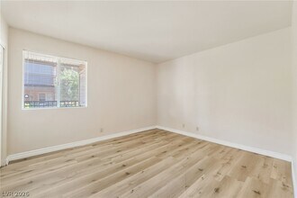 Building Photo - 5062 River Glen Dr