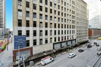 Building Photo - 914 Main St