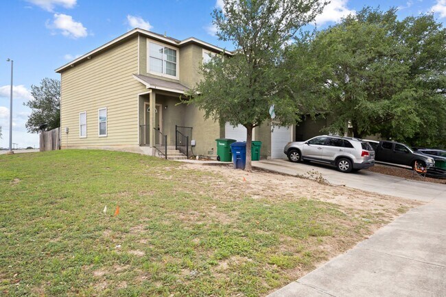 Foto del edificio - 3 bedroom and 2.5 bathroom located in The Gardens at The Summit Subdivision