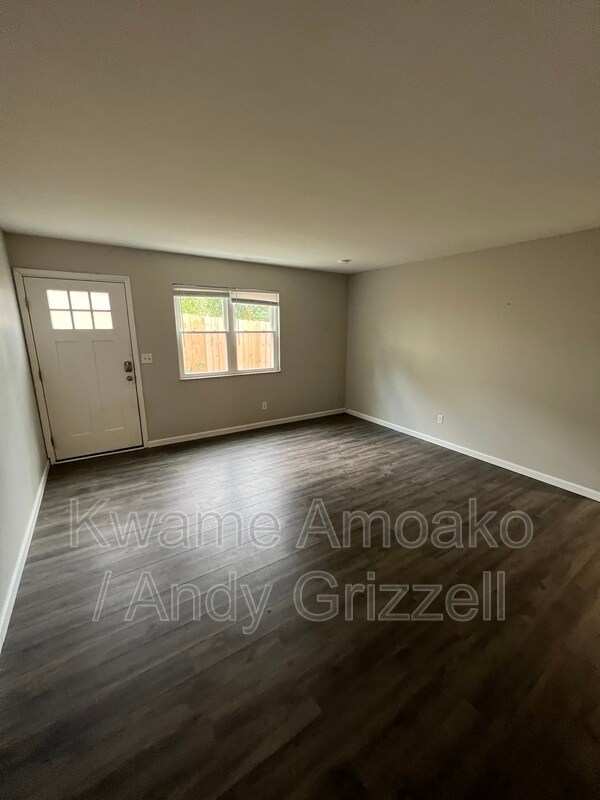 Building Photo - 2661 Medary Ave
