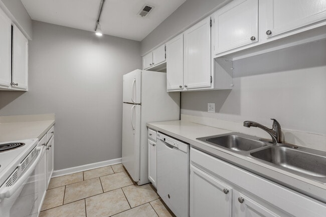Foto del edificio - 1444 Stonebridge Cir