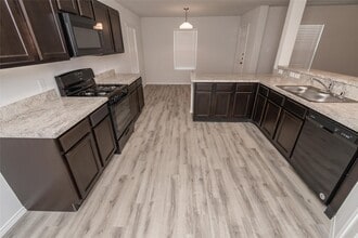 Building Photo - 9108 Yellow Rose Dr
