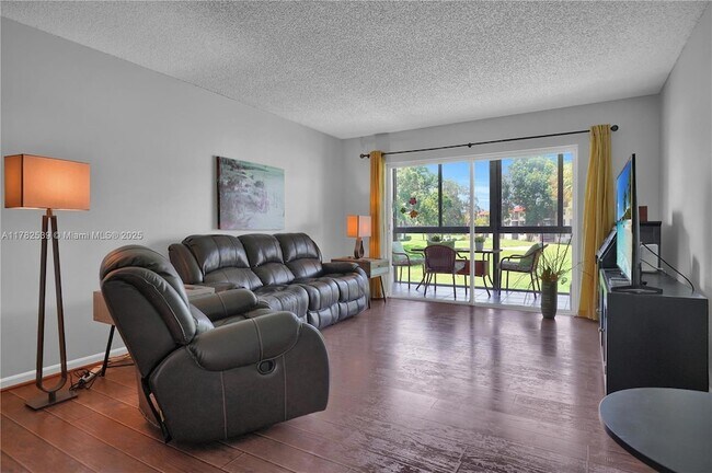 Building Photo - 8941 S Hollybrook Blvd