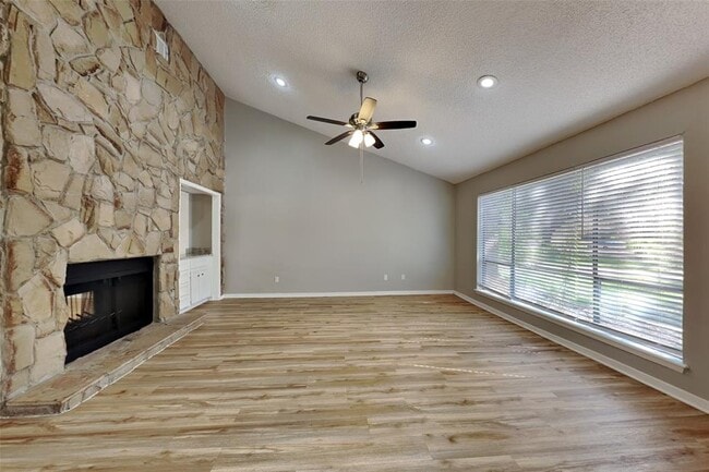 Building Photo - 542 Enchanted Hollow Dr
