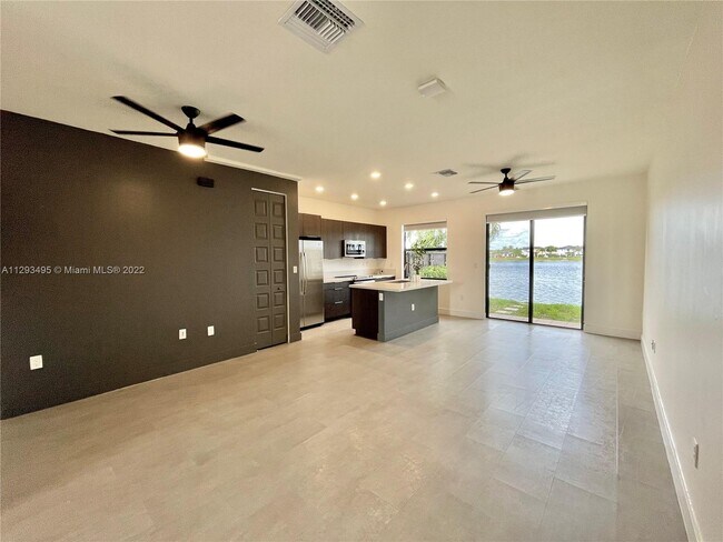 Foto del edificio - 9081 NW 159th St