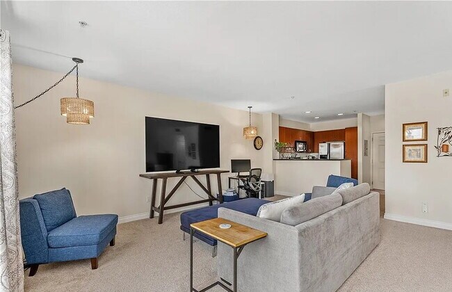 Foto del edificio - Bright & Spacious Unit with Natural Light