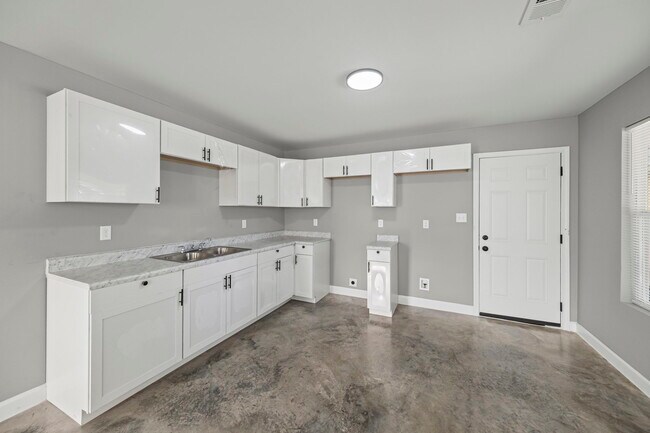 Building Photo - 1125 Rayner St