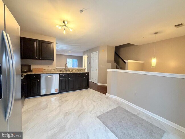 Building Photo - 4805 Cowslip Ct