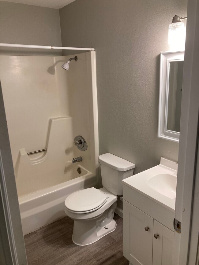 Building Photo - 303 Cottage St NW