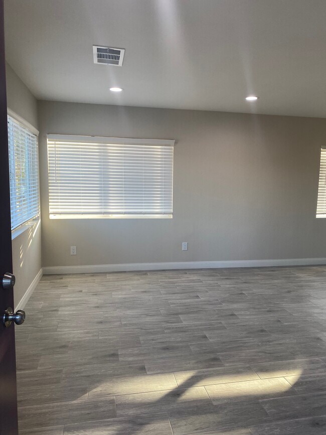 Foto del edificio - 14713 Walters St