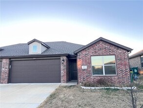 Building Photo - 431 Red Robin St