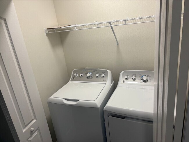 Building Photo - St Cloud - 3 Bedroom, 2.5 Bathroom - $2395.00