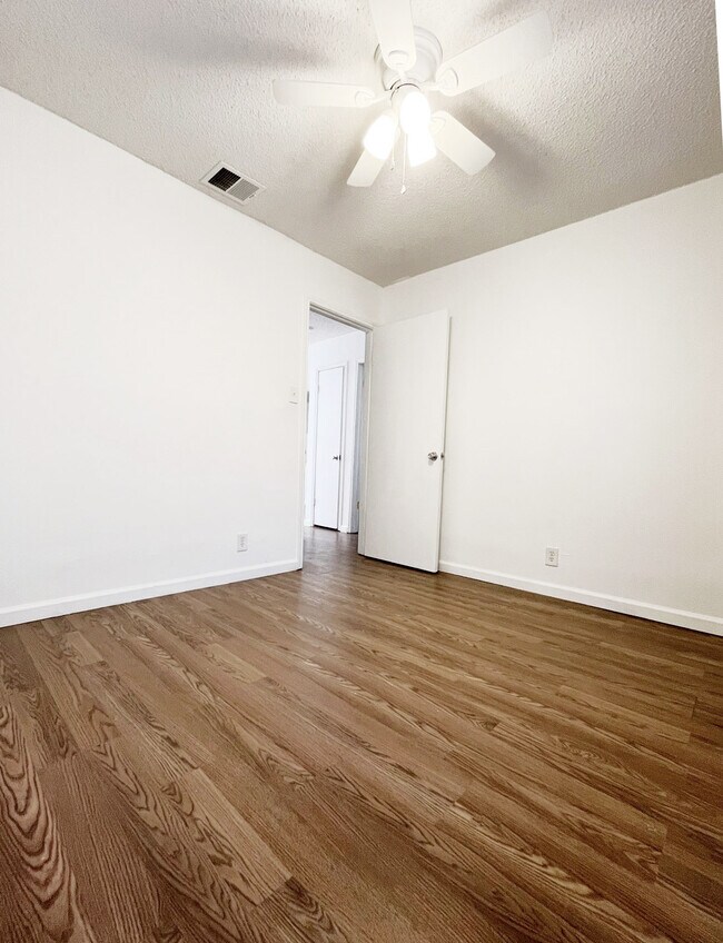 Foto del edificio - 14431 Edgemont St