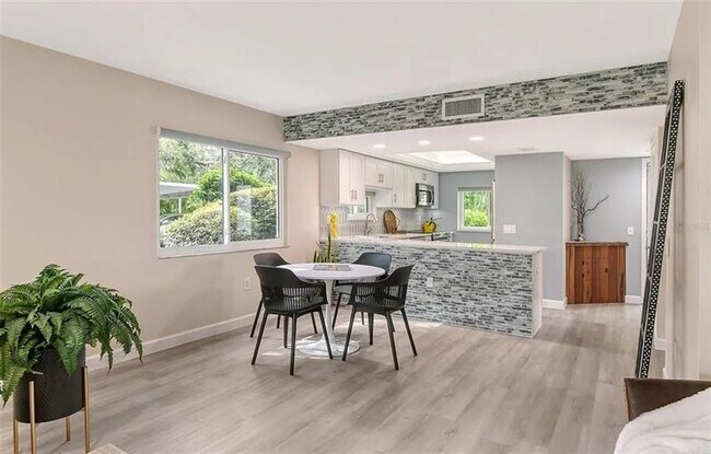 Foto del edificio - Beautiful stunning 2 bedroom 2 bathroom En...
