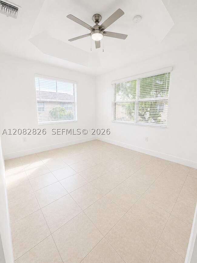 Building Photo - 1570 NE 33rd Rd