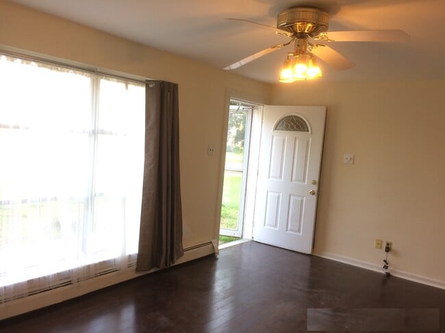 Foto del edificio - 382 Kingwood Rd