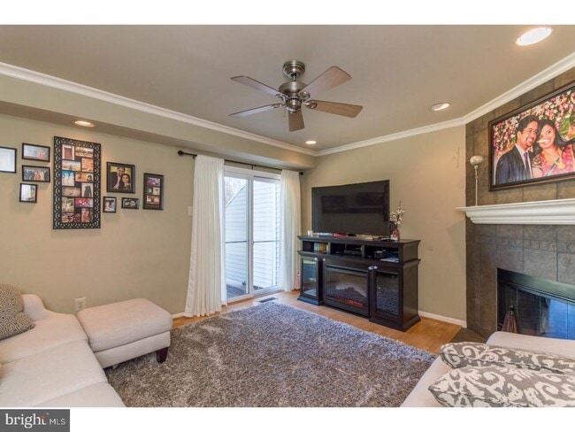 Building Photo - 293 Carmen Dr