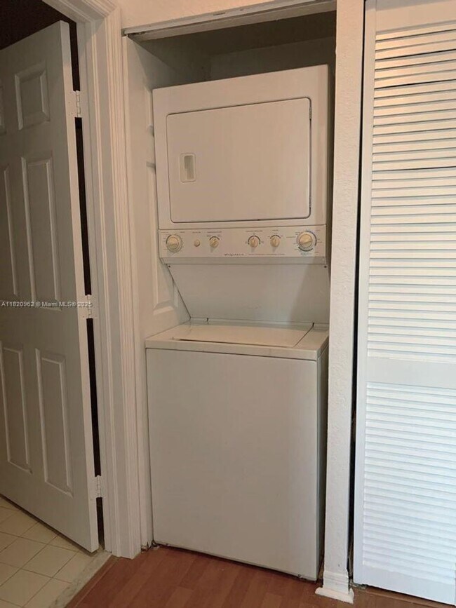 Foto del edificio - 14109 SW 49th St