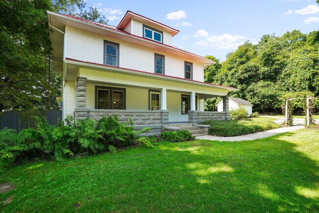 Building Photo - 2256 River Rd
