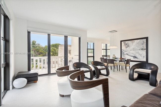 Foto del edificio - 1111 Crandon Blvd