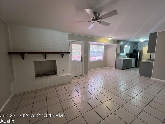Building Photo - 3302 Laguna Dr