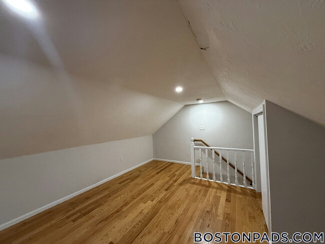 Building Photo - 185 Sydney St