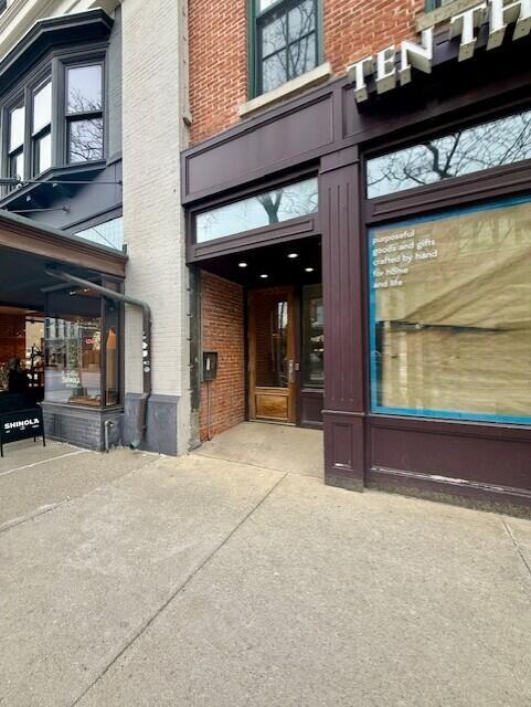 Building Photo - 303 S Main St