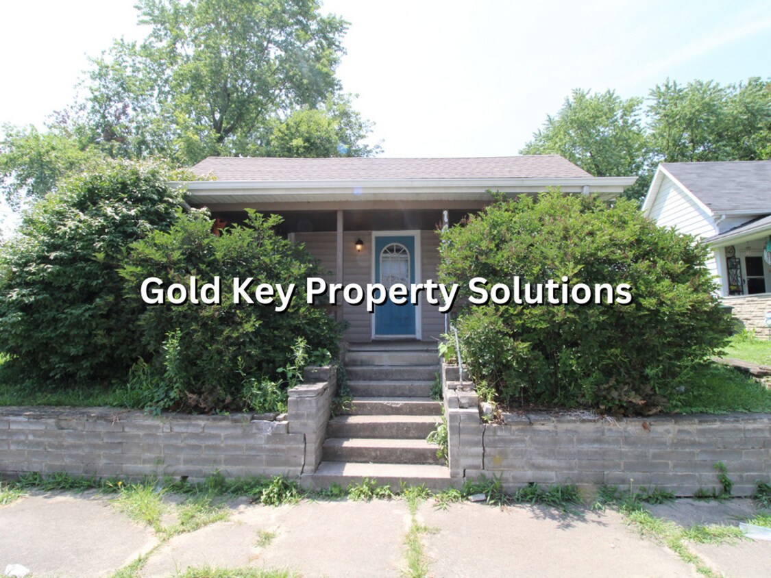 Foto principal - Updated 2 BR 1 BA House with Garage and Ce...