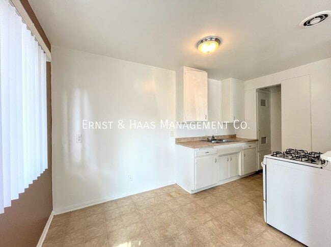 Foto del edificio - 2909 E 6th St