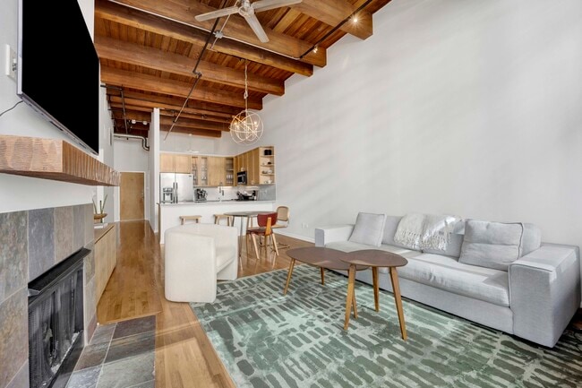 Building Photo - 525 W Superior St