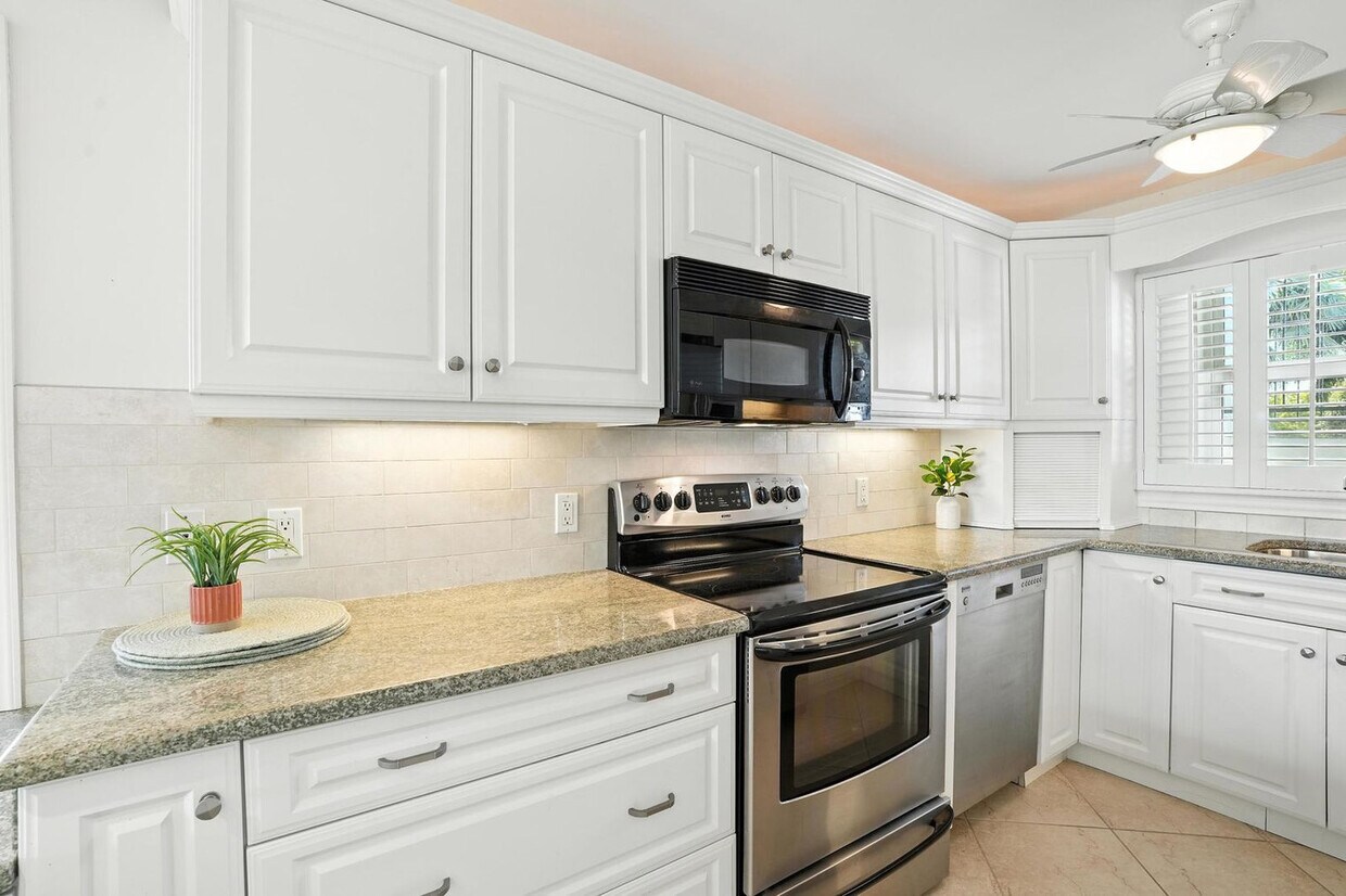 Foto principal - 636 Broad Ave S